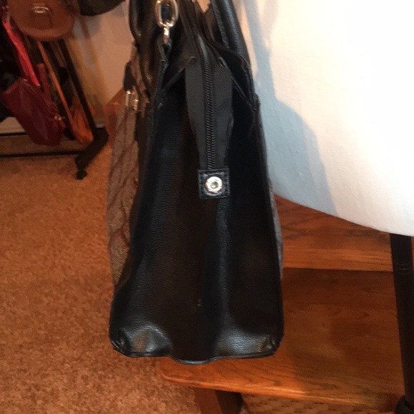 BLACK & GRAY SHOULDER BAG - Picture 4 of 11